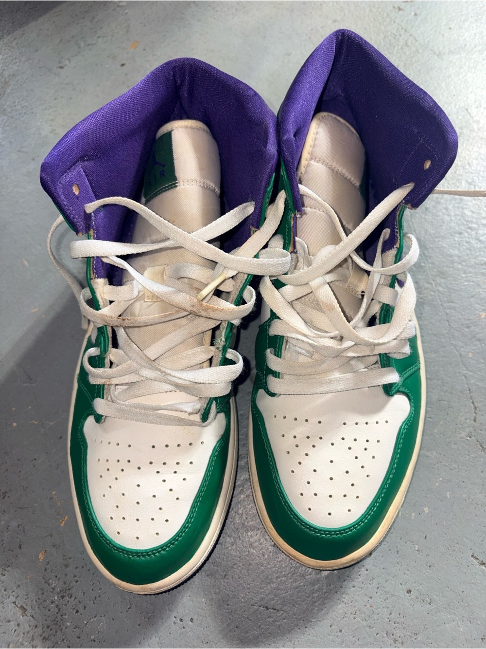 Nike Kids High-Top Sneakers in White, Green & Purple